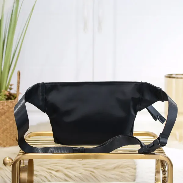 【GIVENCHY 公式旗艦店】ジバンシー   ウエストポーチ 当日出荷 好評に付き再入荷！22*28*10CM