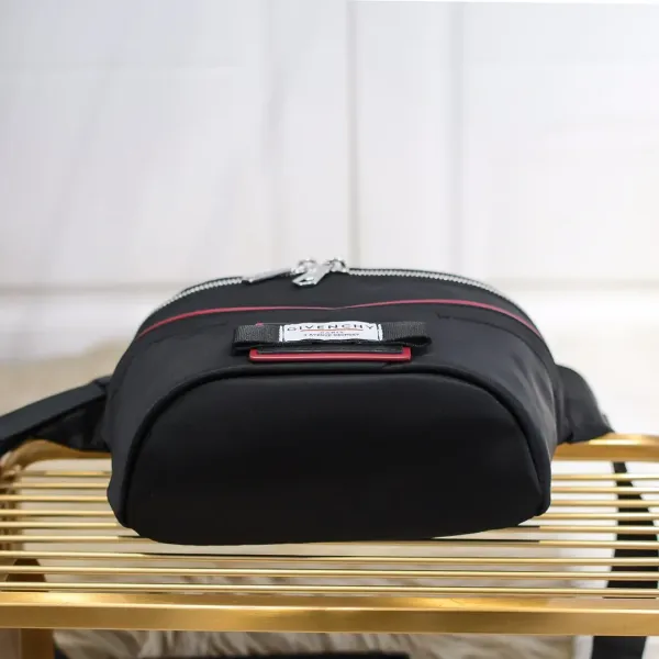 【GIVENCHY 公式旗艦店】ジバンシー   ウエストポーチ 当日出荷 好評に付き再入荷！22*28*10CM