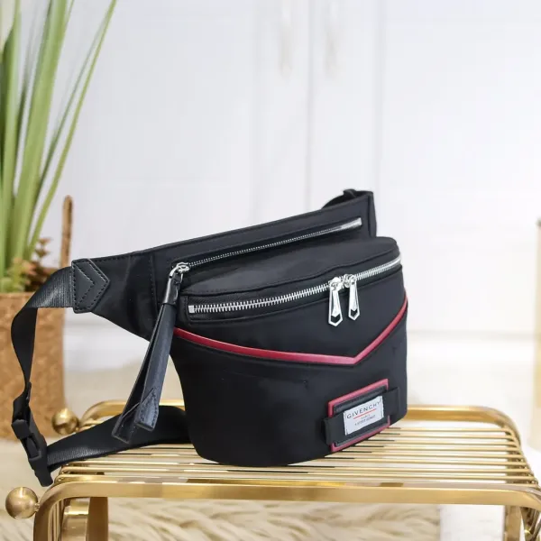 【GIVENCHY 公式旗艦店】ジバンシー   ウエストポーチ 当日出荷 好評に付き再入荷！22*28*10CM