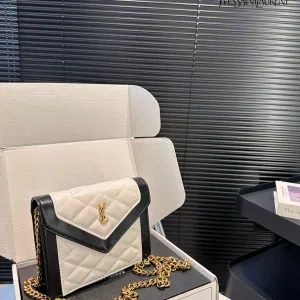 【YSL SAINT LAURENT 公式旗艦店】サンローラン 斜めがけバッグ 当日出荷 好評に付き再入荷!17*13.5CM 240722 【YSL SAINT LAURENT 公式旗艦店】サンローラン 斜めがけバッグ 当日出荷 好評に付き再入荷!17*13.5CM 240722