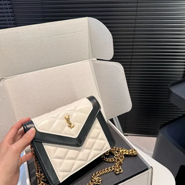 【YSL SAINT LAURENT 公式旗艦店】サンローラン 斜めがけバッグ 当日出荷 好評に付き再入荷!17*13.5CM 240722 【YSL SAINT LAURENT 公式旗艦店】サンローラン 斜めがけバッグ 当日出荷 好評に付き再入荷!17*13.5CM 240722