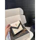 【YSL SAINT LAURENT 公式旗艦店】サンローラン 斜めがけバッグ 当日出荷 好評に付き再入荷!17*13.5CM 240722 【YSL SAINT LAURENT 公式旗艦店】サンローラン 斜めがけバッグ 当日出荷 好評に付き再入荷!17*13.5CM 240722