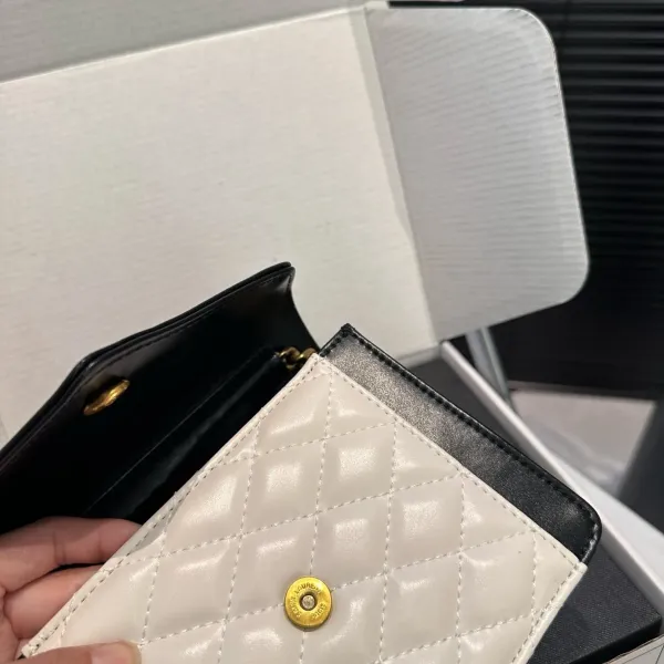【YSL SAINT LAURENT 公式旗艦店】サンローラン 斜めがけバッグ 当日出荷 好評に付き再入荷!17*13.5CM 240722 【YSL SAINT LAURENT 公式旗艦店】サンローラン 斜めがけバッグ 当日出荷 好評に付き再入荷!17*13.5CM 240722