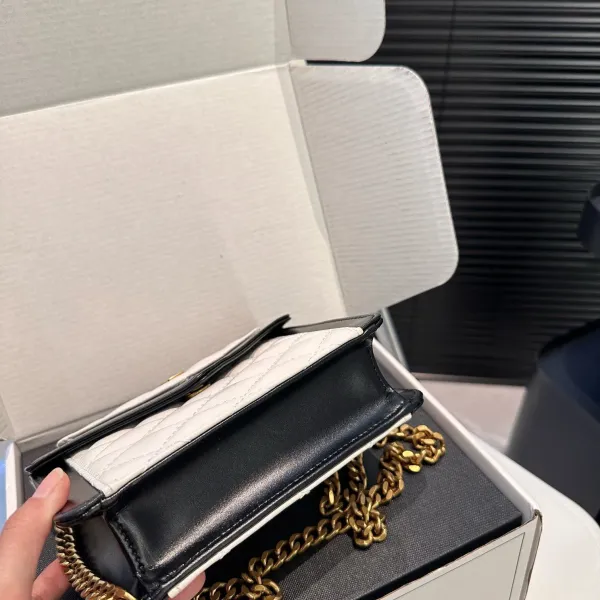 【YSL SAINT LAURENT 公式旗艦店】サンローラン 斜めがけバッグ 当日出荷 好評に付き再入荷!17*13.5CM 240722 【YSL SAINT LAURENT 公式旗艦店】サンローラン 斜めがけバッグ 当日出荷 好評に付き再入荷!17*13.5CM 240722