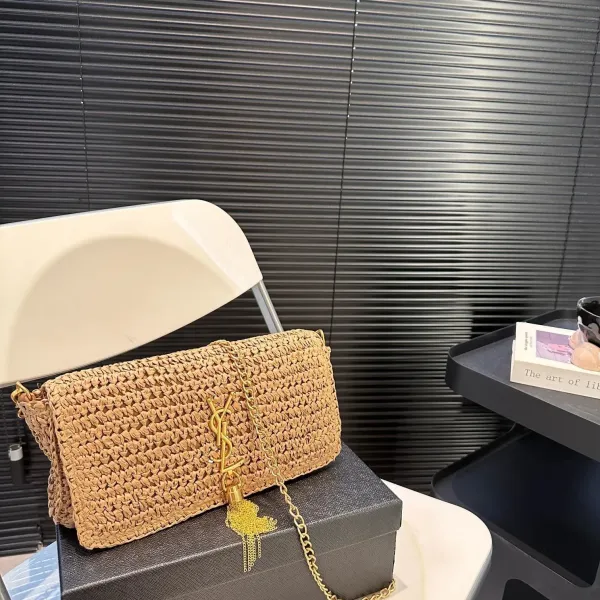 【YSL SAINT LAURENT 公式旗艦店】サンローラン   斜めがけバッグ 当日出荷 好評に付き再入荷！27*12CM 240722