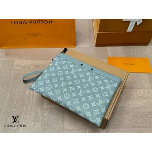 LV【LOUIS VUITTON  公式 旗艦店】 ルイヴィトン   クラッチバッグ 当日出荷 好評に付き再入荷！30*21CM  241101
