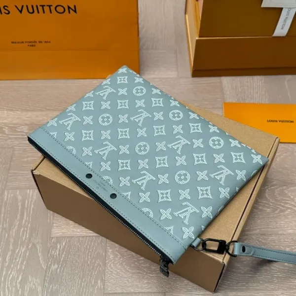 LV【LOUIS VUITTON  公式 旗艦店】 ルイヴィトン   クラッチバッグ 当日出荷 好評に付き再入荷！30*21CM  241101