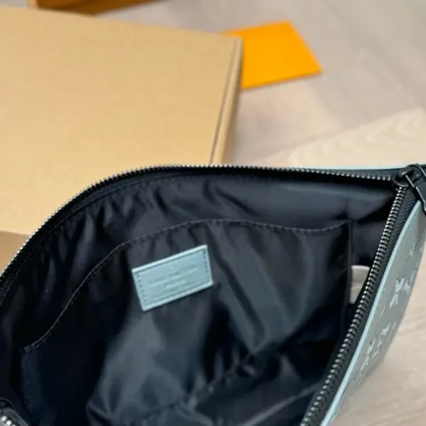 LV【LOUIS VUITTON  公式 旗艦店】 ルイヴィトン   クラッチバッグ 当日出荷 好評に付き再入荷！30*21CM  241101