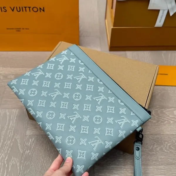 LV【LOUIS VUITTON  公式 旗艦店】 ルイヴィトン   クラッチバッグ 当日出荷 好評に付き再入荷！30*21CM  241101
