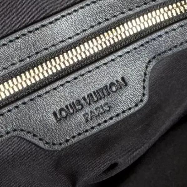 LV【LOUIS VUITTON 公式 旗艦店】 ルイヴィトン クラッチバッグ 当日出荷 好評に付き再入荷!27*17*4CM 241101 LV【LOUIS VUITTON 公式 旗艦店】 ルイヴィトン クラッチバッグ 当日出荷 好評に付き再入荷!27*17*4CM 241101