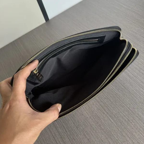 LV【LOUIS VUITTON 公式 旗艦店】 ルイヴィトン クラッチバッグ 当日出荷 好評に付き再入荷!27*17*4CM 241101 LV【LOUIS VUITTON 公式 旗艦店】 ルイヴィトン クラッチバッグ 当日出荷 好評に付き再入荷!27*17*4CM 241101