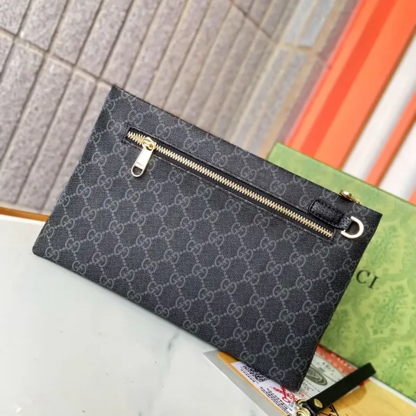 【GUCCI  公式 旗艦店】 グッチ   クラッチバッグ 当日出荷 好評に付き再入荷！28*18*2.5CM  241101