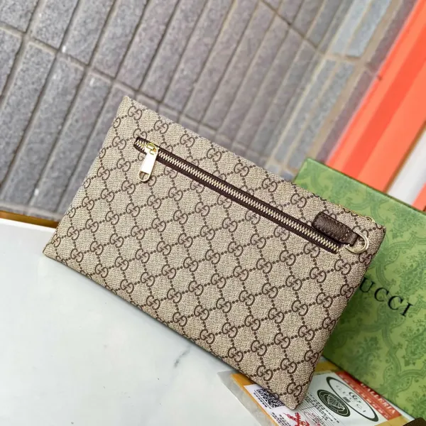 【GUCCI  公式 旗艦店】 グッチ   クラッチバッグ 当日出荷 好評に付き再入荷！28*18*2.5CM  241101