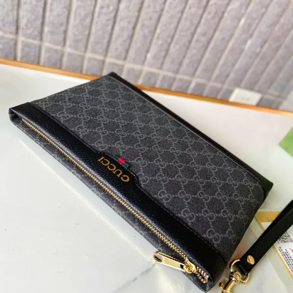 【GUCCI  公式 旗艦店】 グッチ   クラッチバッグ 当日出荷 好評に付き再入荷！28*18*2.5CM  241101