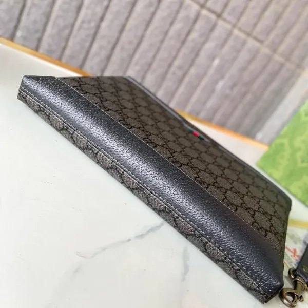 【GUCCI  公式 旗艦店】 グッチ   クラッチバッグ 当日出荷 好評に付き再入荷！28*18*2.5CM  241101