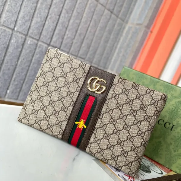 【GUCCI  公式 旗艦店】 グッチ   クラッチバッグ 当日出荷 好評に付き再入荷！28*18*2.5CM  241101
