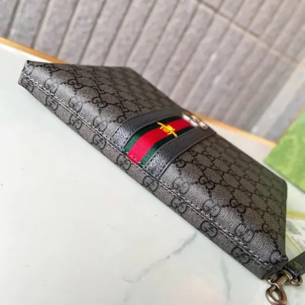【GUCCI  公式 旗艦店】 グッチ   クラッチバッグ 当日出荷 好評に付き再入荷！28*18*2.5CM  241101