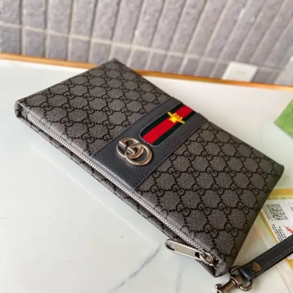 【GUCCI  公式 旗艦店】 グッチ   クラッチバッグ 当日出荷 好評に付き再入荷！28*18*2.5CM  241101
