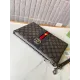 【GUCCI  公式 旗艦店】 グッチ   クラッチバッグ 当日出荷 好評に付き再入荷！28*18*2.5CM  241101