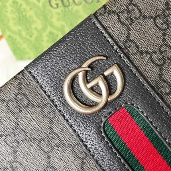 【GUCCI  公式 旗艦店】 グッチ   クラッチバッグ 当日出荷 好評に付き再入荷！28*18*2.5CM  241101