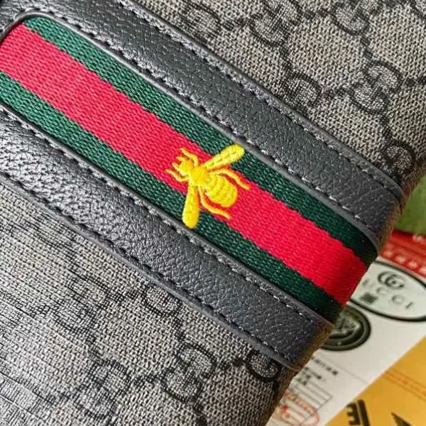 【GUCCI  公式 旗艦店】 グッチ   クラッチバッグ 当日出荷 好評に付き再入荷！28*18*2.5CM  241101
