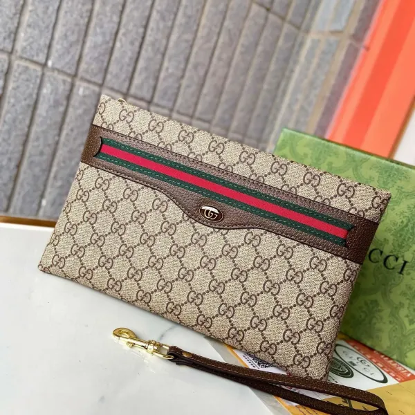 【GUCCI  公式 旗艦店】 グッチ   クラッチバッグ 当日出荷 好評に付き再入荷！28*18*2.5CM  241101