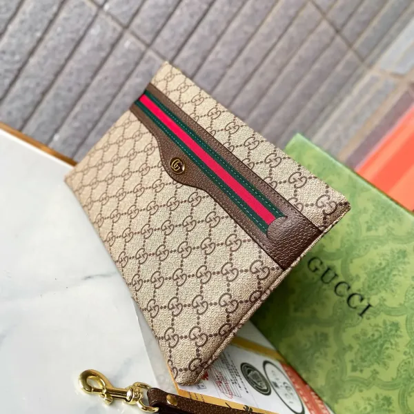 【GUCCI  公式 旗艦店】 グッチ   クラッチバッグ 当日出荷 好評に付き再入荷！28*18*2.5CM  241101