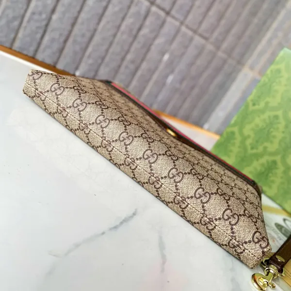【GUCCI  公式 旗艦店】 グッチ   クラッチバッグ 当日出荷 好評に付き再入荷！28*18*2.5CM  241101