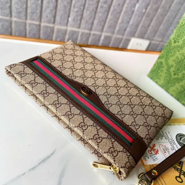 【GUCCI  公式 旗艦店】 グッチ   クラッチバッグ 当日出荷 好評に付き再入荷！28*18*2.5CM  241101