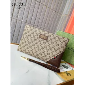【GUCCI  公式 旗艦店】 グッチ   クラッチバッグ 当日出荷 好評に付き再入荷！28*18*2.5CM  241101
