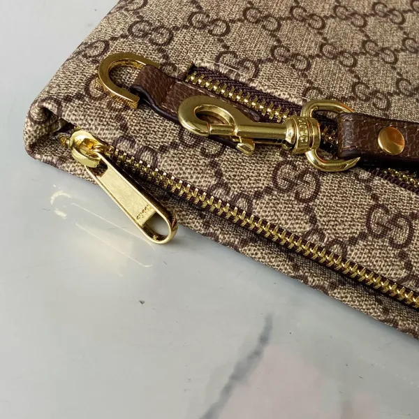 【GUCCI 公式 旗艦店】 グッチ クラッチバッグ 当日出荷 好評に付き再入荷!28*18*2.5CM 241101 【GUCCI 公式 旗艦店】 グッチ クラッチバッグ 当日出荷 好評に付き再入荷!28*18*2.5CM 241101