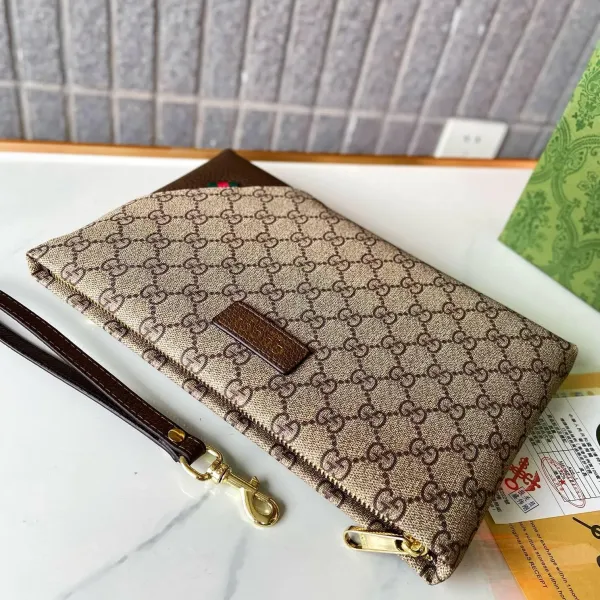 【GUCCI 公式 旗艦店】 グッチ クラッチバッグ 当日出荷 好評に付き再入荷!28*18*2.5CM 241101 【GUCCI 公式 旗艦店】 グッチ クラッチバッグ 当日出荷 好評に付き再入荷!28*18*2.5CM 241101