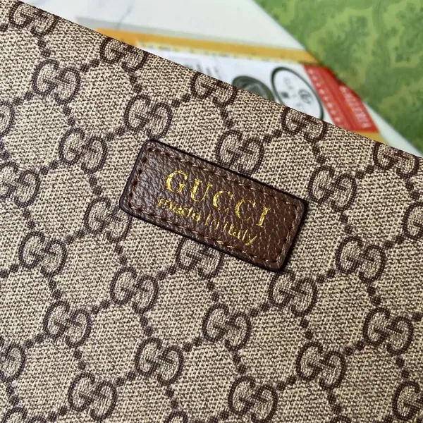 【GUCCI 公式 旗艦店】 グッチ クラッチバッグ 当日出荷 好評に付き再入荷!28*18*2.5CM 241101 【GUCCI 公式 旗艦店】 グッチ クラッチバッグ 当日出荷 好評に付き再入荷!28*18*2.5CM 241101