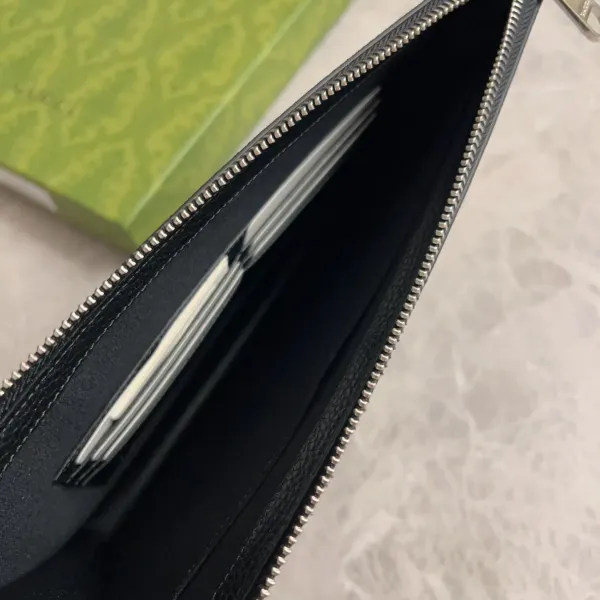 【GUCCI 公式 旗艦店】 グッチ クラッチバッグ 当日出荷 好評に付き再入荷!22*28*3CM 241101 【GUCCI 公式 旗艦店】 グッチ クラッチバッグ 当日出荷 好評に付き再入荷!22*28*3CM 241101