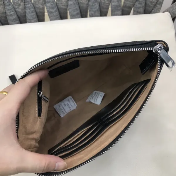 【GUCCI 公式 旗艦店】クッチ クラッチバッグ 当日出荷 好評に付き再入荷!28*18*3CM 【GUCCI 公式 旗艦店】クッチ クラッチバッグ 当日出荷 好評に付き再入荷!28*18*3CM