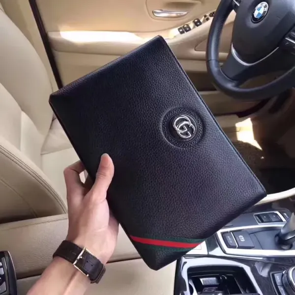 【GUCCI 公式 旗艦店】クッチ クラッチバッグ 当日出荷 好評に付き再入荷!29*19*3.5CM 【GUCCI 公式 旗艦店】クッチ クラッチバッグ 当日出荷 好評に付き再入荷!29*19*3.5CM