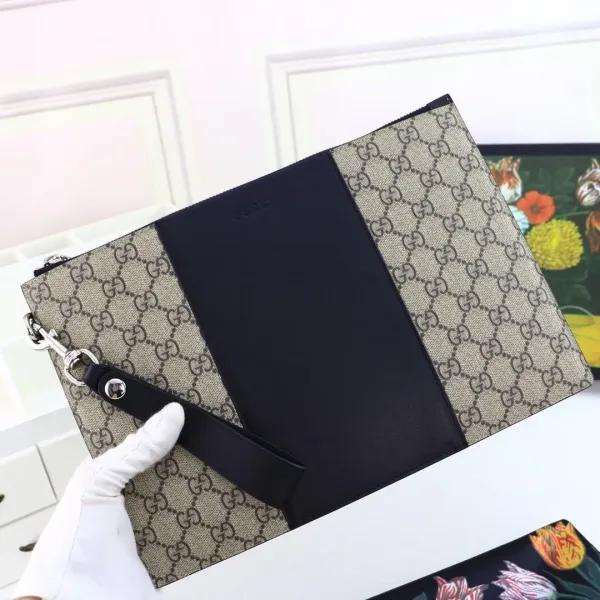 【GUCCI 公式 旗艦店】クッチ クラッチバッグ 当日出荷 好評に付き再入荷!30.5*21*1.5CM 【GUCCI 公式 旗艦店】クッチ クラッチバッグ 当日出荷 好評に付き再入荷!30.5*21*1.5CM