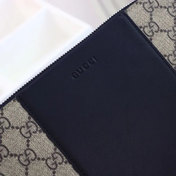 【GUCCI 公式 旗艦店】クッチ クラッチバッグ 当日出荷 好評に付き再入荷!30.5*21*1.5CM 【GUCCI 公式 旗艦店】クッチ クラッチバッグ 当日出荷 好評に付き再入荷!30.5*21*1.5CM
