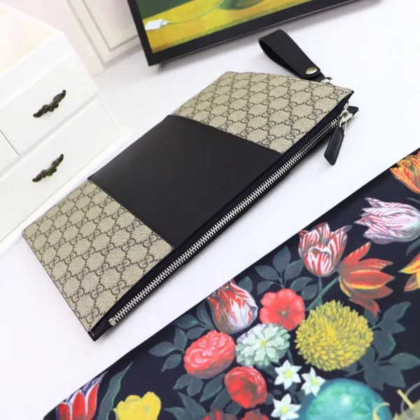 【GUCCI 公式 旗艦店】クッチ クラッチバッグ 当日出荷 好評に付き再入荷!30.5*21*1.5CM 【GUCCI 公式 旗艦店】クッチ クラッチバッグ 当日出荷 好評に付き再入荷!30.5*21*1.5CM