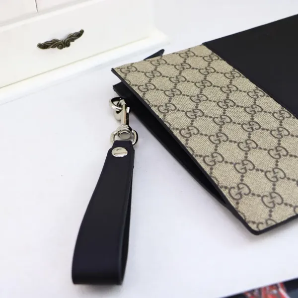 【GUCCI 公式 旗艦店】クッチ クラッチバッグ 当日出荷 好評に付き再入荷!30.5*21*1.5CM 【GUCCI 公式 旗艦店】クッチ クラッチバッグ 当日出荷 好評に付き再入荷!30.5*21*1.5CM