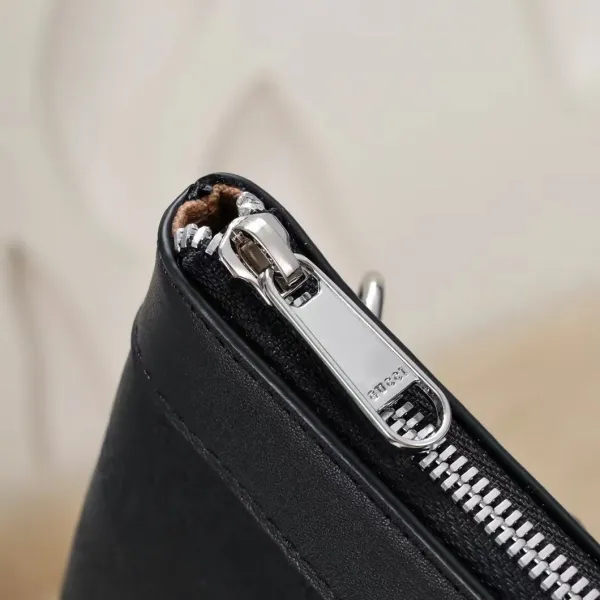 【GUCCI 公式 旗艦店】クッチ クラッチバッグ 当日出荷 好評に付き再入荷!28*18*3CM 【GUCCI 公式 旗艦店】クッチ クラッチバッグ 当日出荷 好評に付き再入荷!28*18*3CM