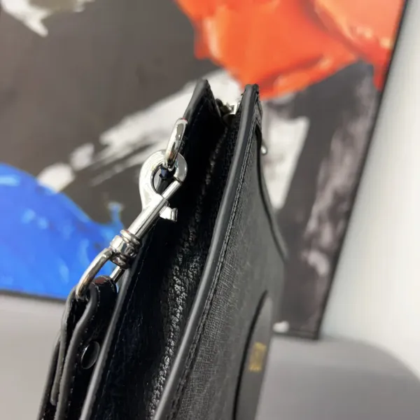 【GUCCI 公式 旗艦店】クッチ クラッチバッグ 当日出荷 好評に付き再入荷!29*20CM 【GUCCI 公式 旗艦店】クッチ クラッチバッグ 当日出荷 好評に付き再入荷!29*20CM