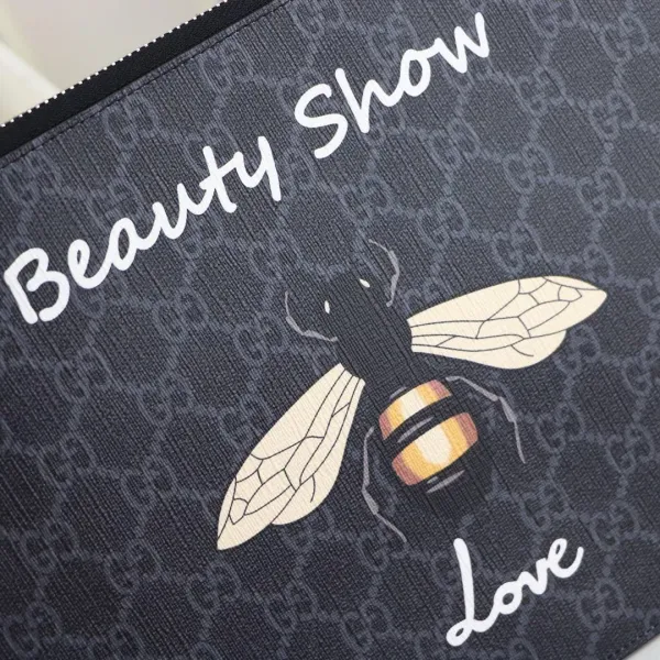 【GUCCI 公式 旗艦店】クッチ クラッチバッグ 当日出荷 好評に付き再入荷!30.5*21*1.5CM 【GUCCI 公式 旗艦店】クッチ クラッチバッグ 当日出荷 好評に付き再入荷!30.5*21*1.5CM