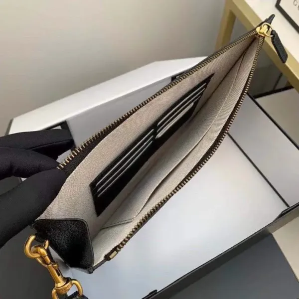 【GUCCI 公式 旗艦店】クッチ クラッチバッグ 当日出荷 好評に付き再入荷!30.5*21*1.5CM 【GUCCI 公式 旗艦店】クッチ クラッチバッグ 当日出荷 好評に付き再入荷!30.5*21*1.5CM