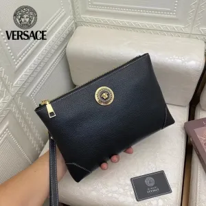 【VERSACE 公式旗艦店】ヴェルサーチ クラッチバッグ 当日出荷 好評に付き再入荷!29*18CM 【VERSACE 公式旗艦店】ヴェルサーチ クラッチバッグ 当日出荷 好評に付き再入荷!29*18CM