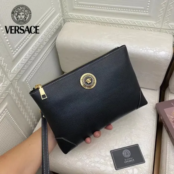 【VERSACE 公式旗艦店】ヴェルサーチ クラッチバッグ 当日出荷 好評に付き再入荷!29*18CM 【VERSACE 公式旗艦店】ヴェルサーチ クラッチバッグ 当日出荷 好評に付き再入荷!29*18CM