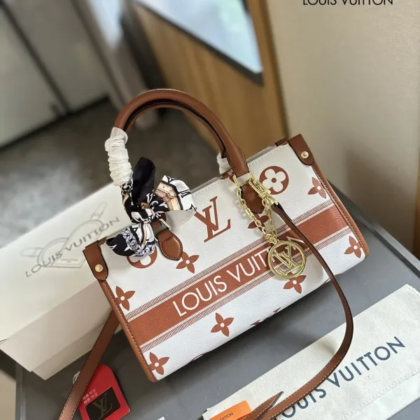 【LOUIS VUITTON 公式旗艦店】ルイヴィトン 斜めがけバッグ 当日出荷 好評に付き再入荷!25*14CM 240722 【LOUIS VUITTON 公式旗艦店】ルイヴィトン 斜めがけバッグ 当日出荷 好評に付き再入荷!25*14CM 240722