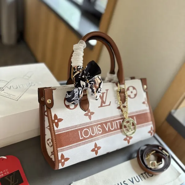 【LOUIS VUITTON 公式旗艦店】ルイヴィトン 斜めがけバッグ 当日出荷 好評に付き再入荷!25*14CM 240722 【LOUIS VUITTON 公式旗艦店】ルイヴィトン 斜めがけバッグ 当日出荷 好評に付き再入荷!25*14CM 240722