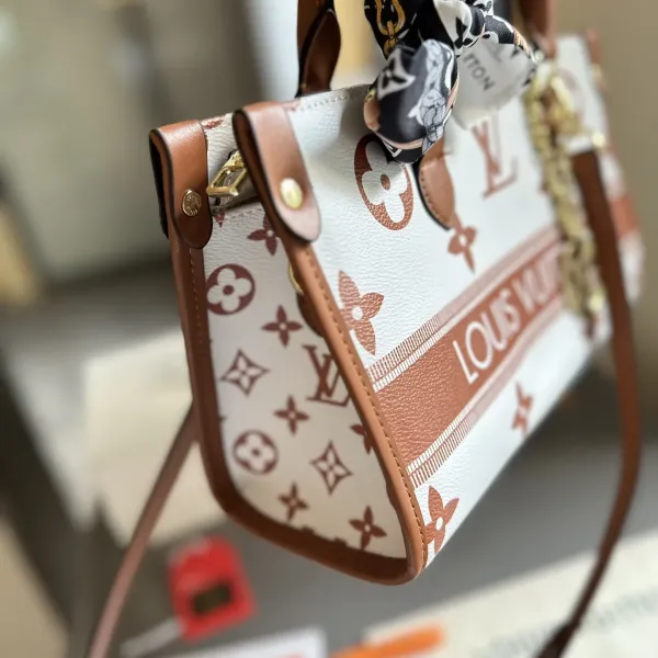 【LOUIS VUITTON 公式旗艦店】ルイヴィトン 斜めがけバッグ 当日出荷 好評に付き再入荷!25*14CM 240722 【LOUIS VUITTON 公式旗艦店】ルイヴィトン 斜めがけバッグ 当日出荷 好評に付き再入荷!25*14CM 240722