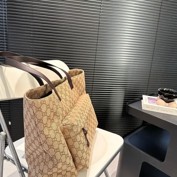 【GUCCI 公式旗艦店】グッチ ハンドバッグ 当日出荷 好評に付き再入荷！44*31CM  240724